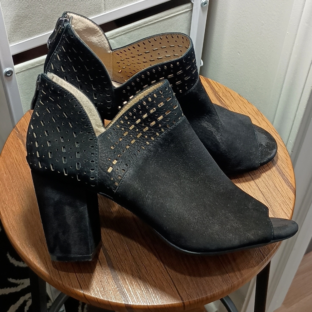 Antonio Melani peep toe heels Size 9M